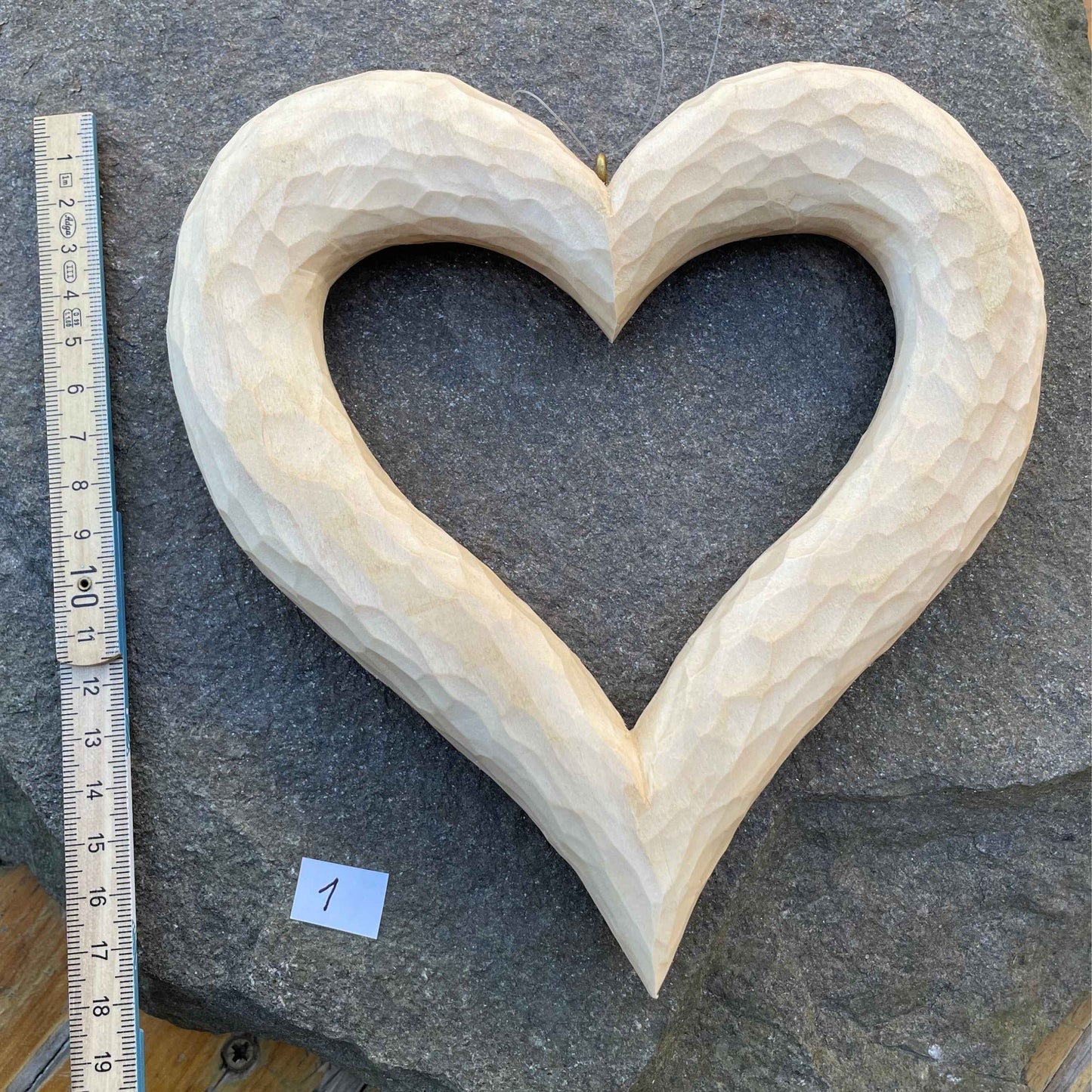 Nr.1 - Großes Herz aus Linde, handgeschnitzt, Natur belassen