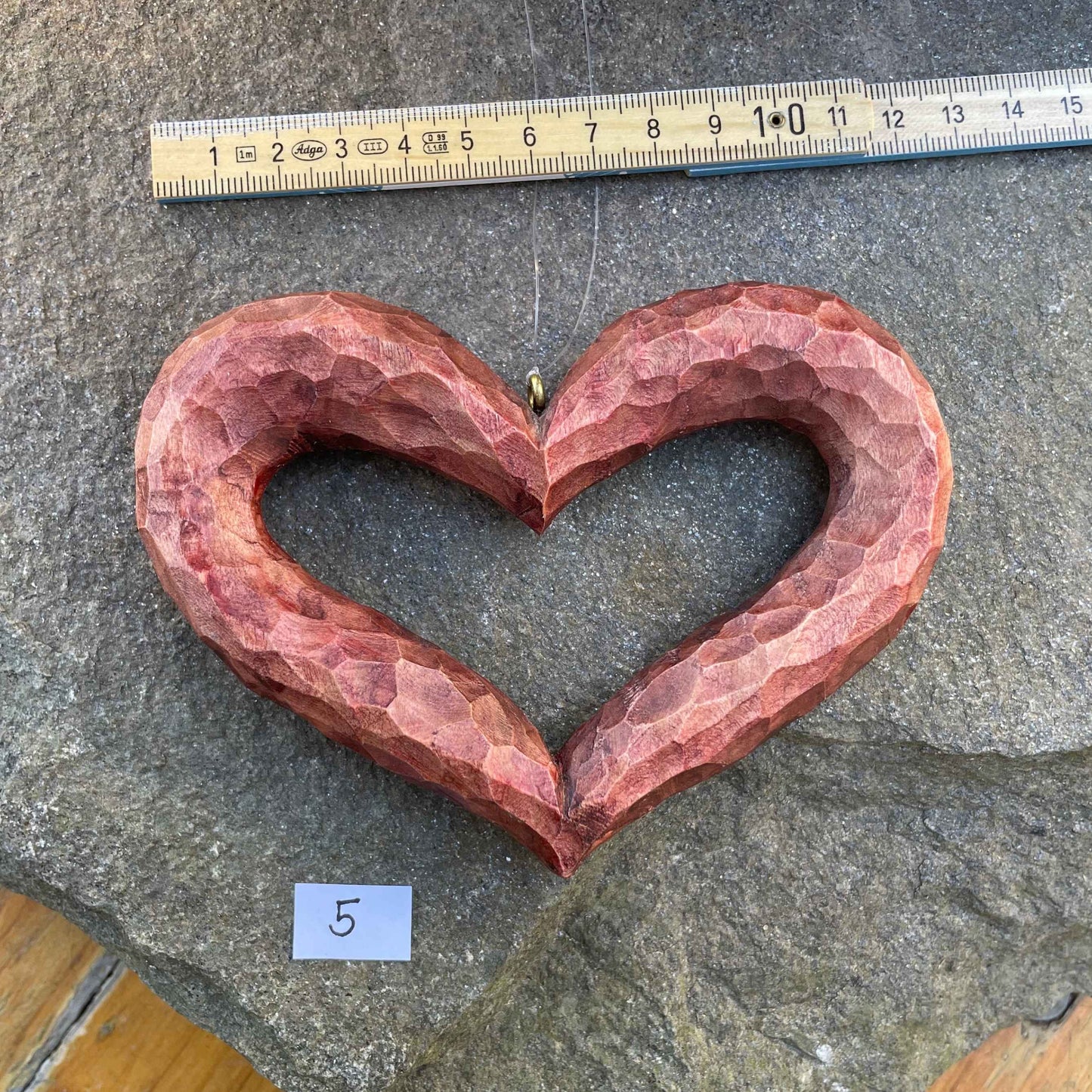 Nr.5 - Lindenherz mittelgroß, glänzend rot eingefärbt & gewachst