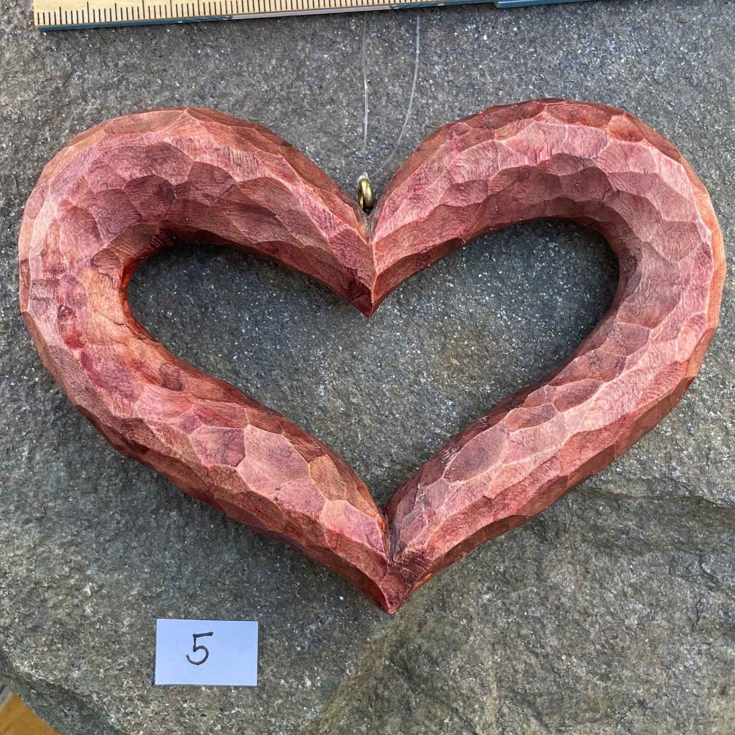 Nr.5 - Lindenherz mittelgroß, glänzend rot eingefärbt & gewachst